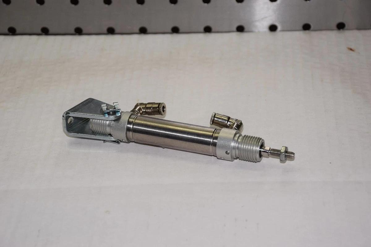 Used FESTO DSNU-5/8-1-PP DSNU5/81PP 5/8" BORE 1" STROKE PNEUMATIC CYLINDER