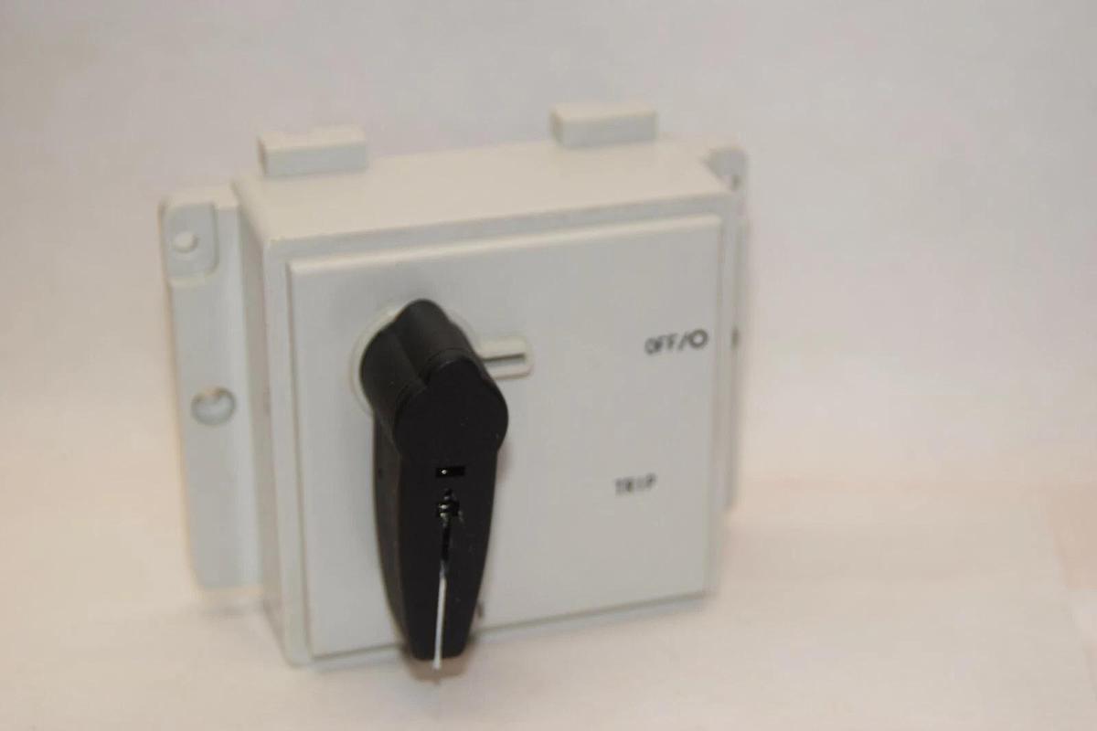 (NEW) ALLEN BRADLEY 140U-K-RCG Series A Rotary Handle Mechanism