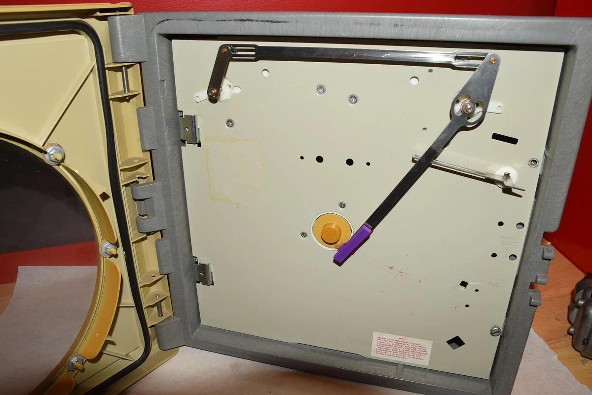 Used HONEYWELL HOTPACK DATA LOGGER CHART RECORDER AR11BMS1005 120 V 26 VA