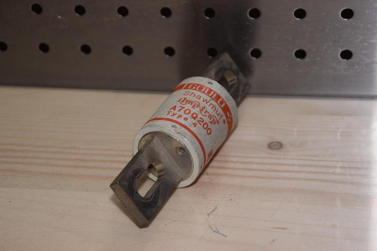 Used GOULD SHAWMUT A70Q200 TYPE 4 200A 700VAC FUSE
