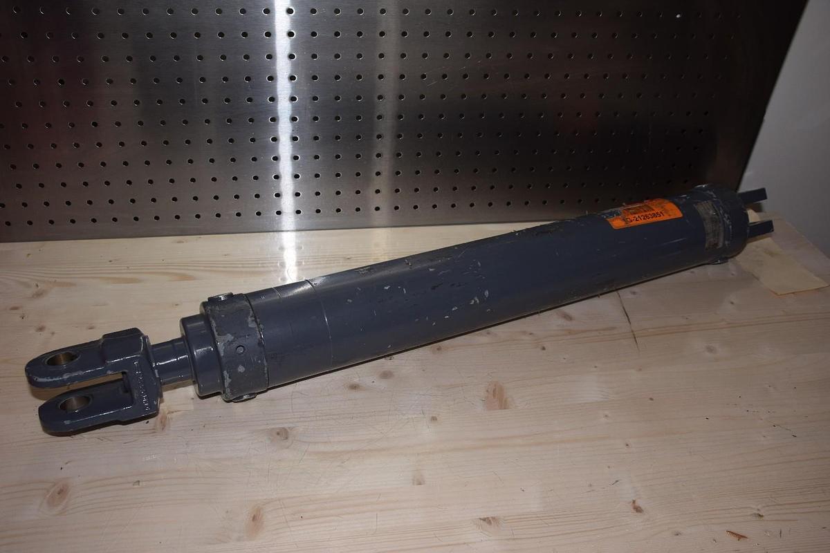 Wirtgen Group Hydraulic Cylinder 198391 G-2163851 23" stroke  34" long 1-1/2" R