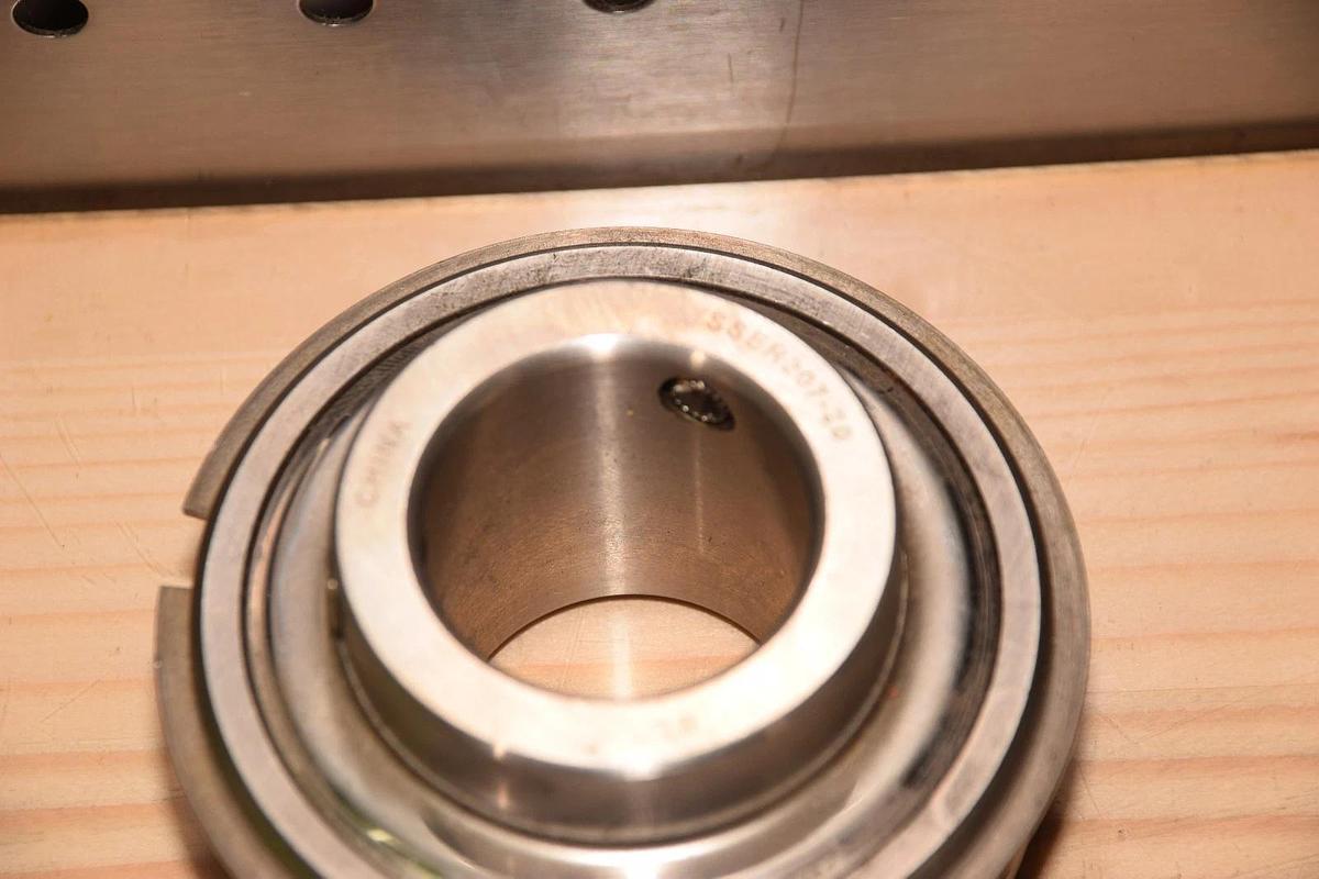 BL Bearing SSER207-20 1-1/4" Insert Bearing w/ snap ring SER207 20 ER 1.25