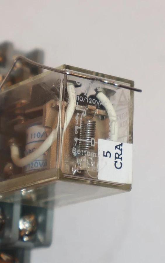 Used (Lot of 5) OMRON LY2 8-Pin Relay With IDEC SH2B-05 Relay Socket Base