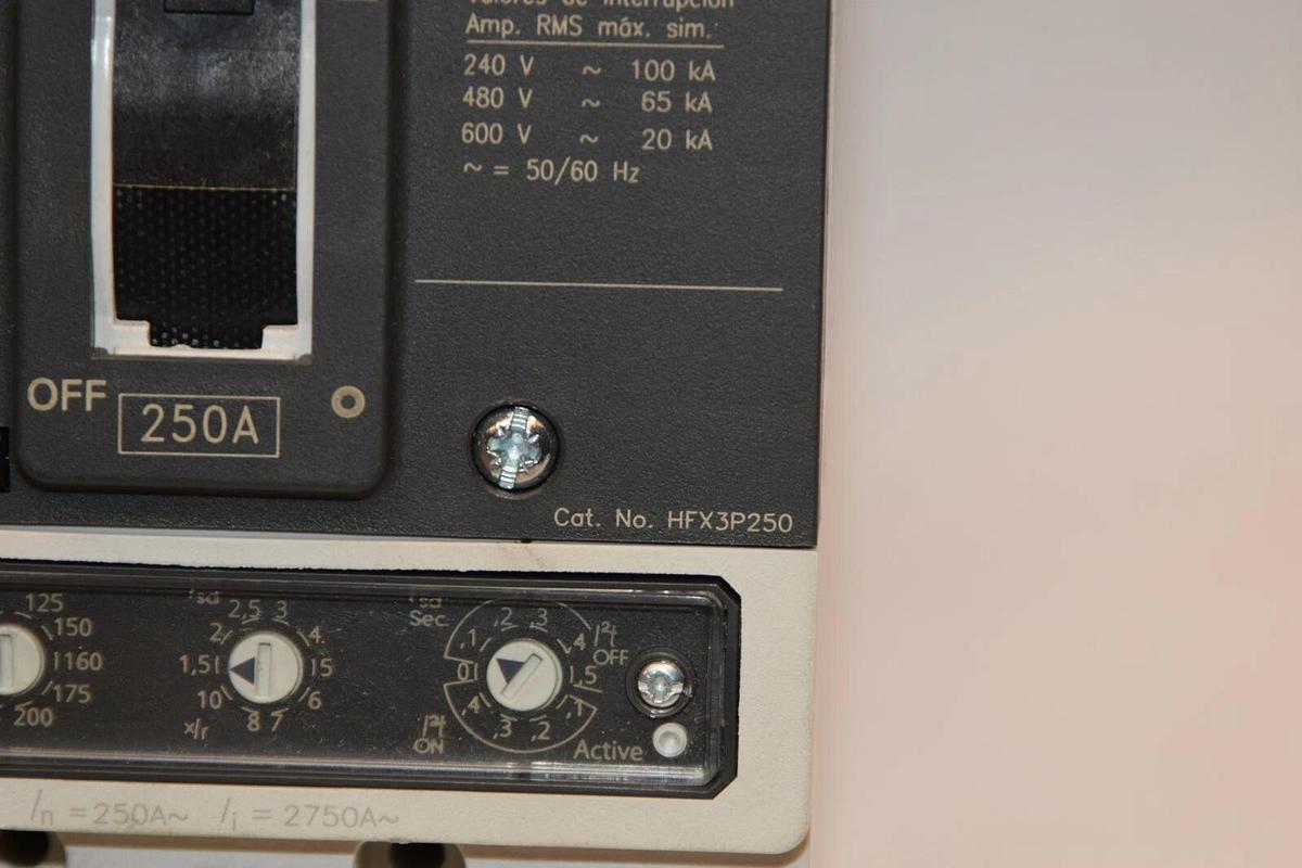 SIEMENS 3VL3125-2GE33-0AA0 CIRCUIT BREAKER 600V 250 Amp 3P HFX3P250 HFGA NEW