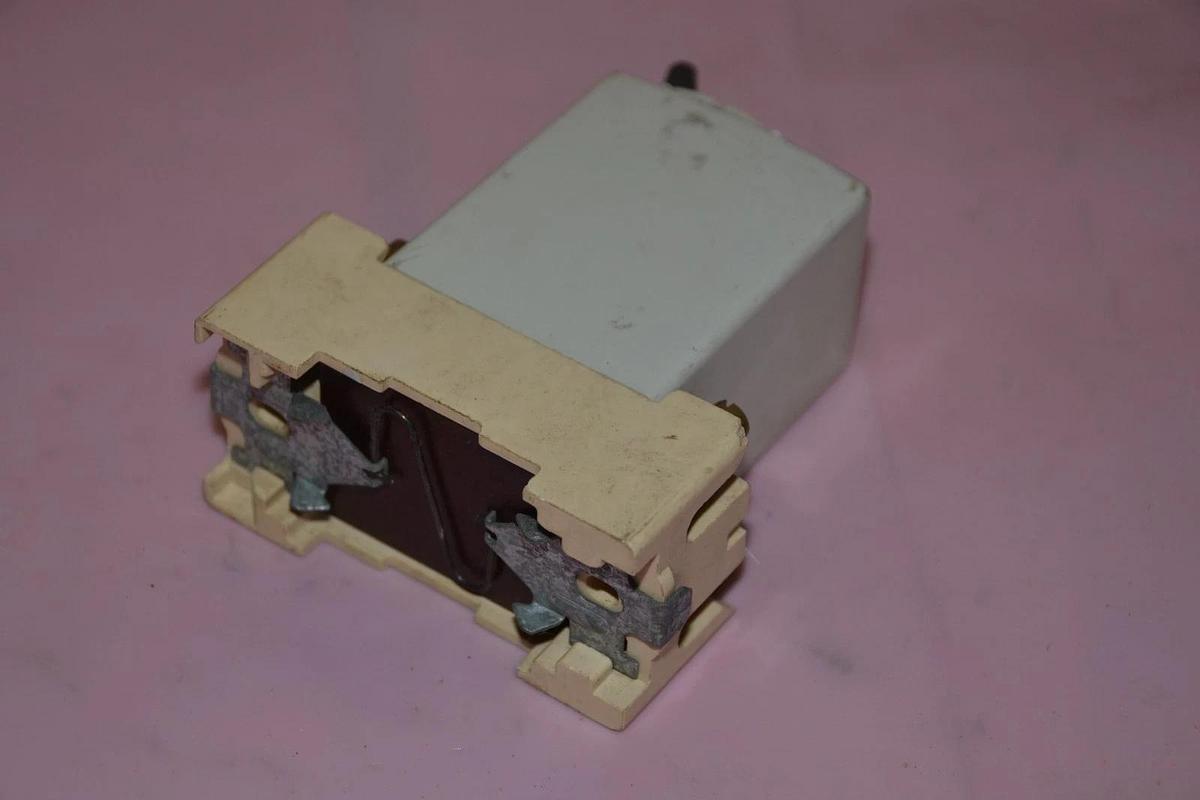 Used SIEMENS SG 16A SG16A 250V 380V CIRCUIT BREAKER