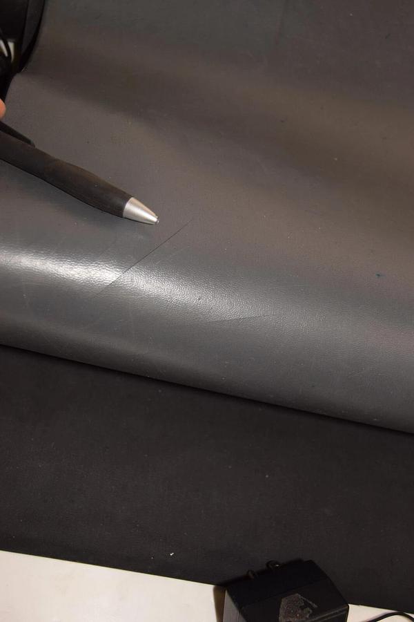 Used ARATRON AEI-DT020 ESD Monitor w/ 2 Mats 47"x36" & 60"x24" Wearwell Desk Mat Kit