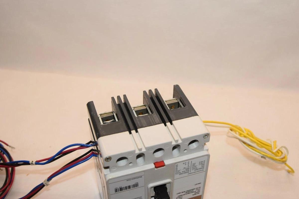 (NEW) EATON CUTLER HAMMER HFDDC3100LA1301S0201 100A Amp 3P Circuit Breaker