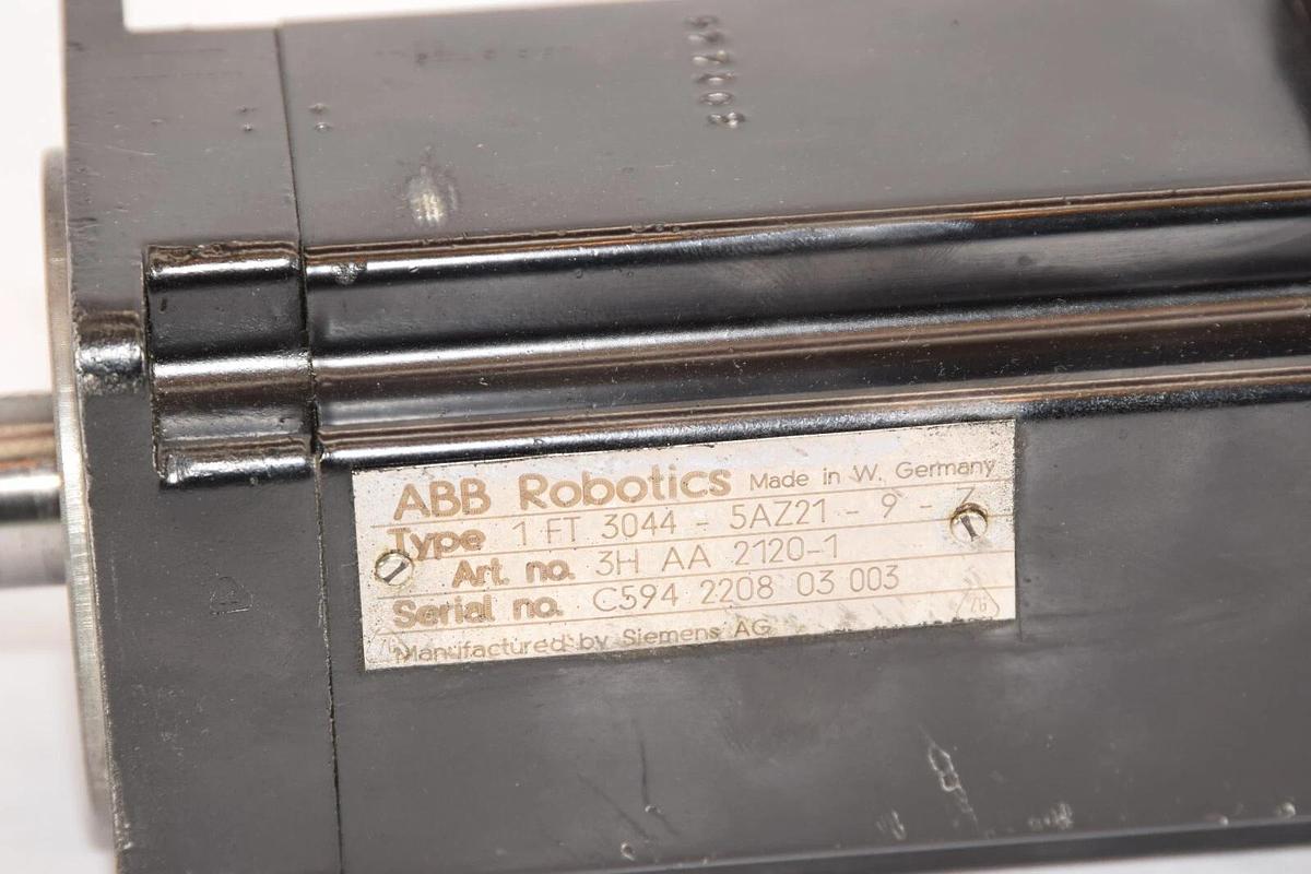 Used ABB ROBOTICS 1 FT 3044-5AZ21-9-Z Servo Motor