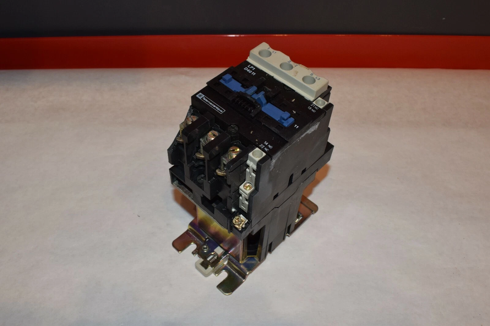 Used TELEMECANIQUE LP1 D4011 24V COIL 60A CONTACTOR
