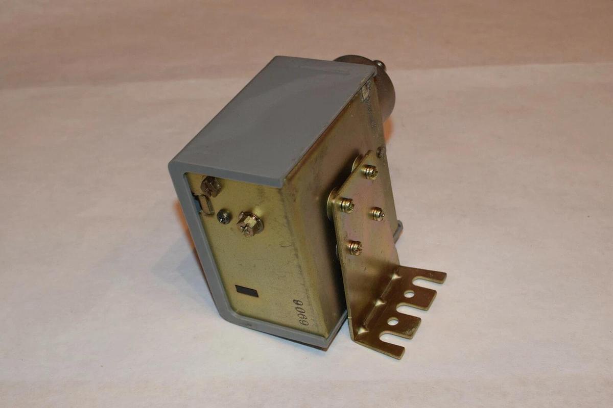 NEW SAGINOMIYA SPS-L206 SPSL206 15kgf/cm2 50cmV DIFFERENTIAL PRESSURE SWITCH