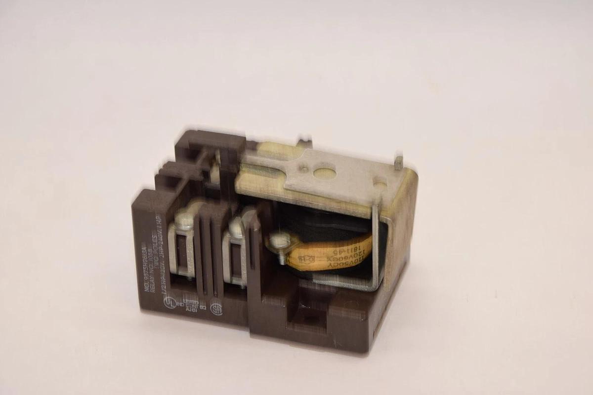Used CUTLER HAMMER 9575H2613A 2 Pole 1/2HP - 120V , 2HP -240V , 1HP Relay