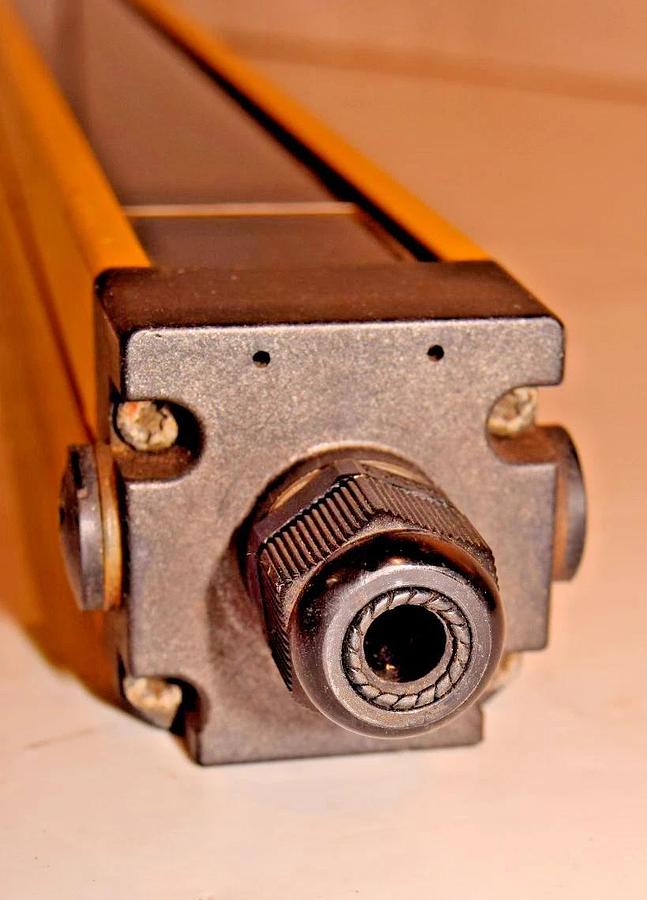 Used PEPPERL + FUCHS Visolux Photo Safety Sensor Light Curtain SLC14600T 417880 TRANS