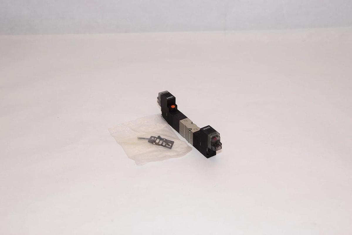(NEW) SMC NVJ3343 24V Coil Solenoid Valve W/Gasket
