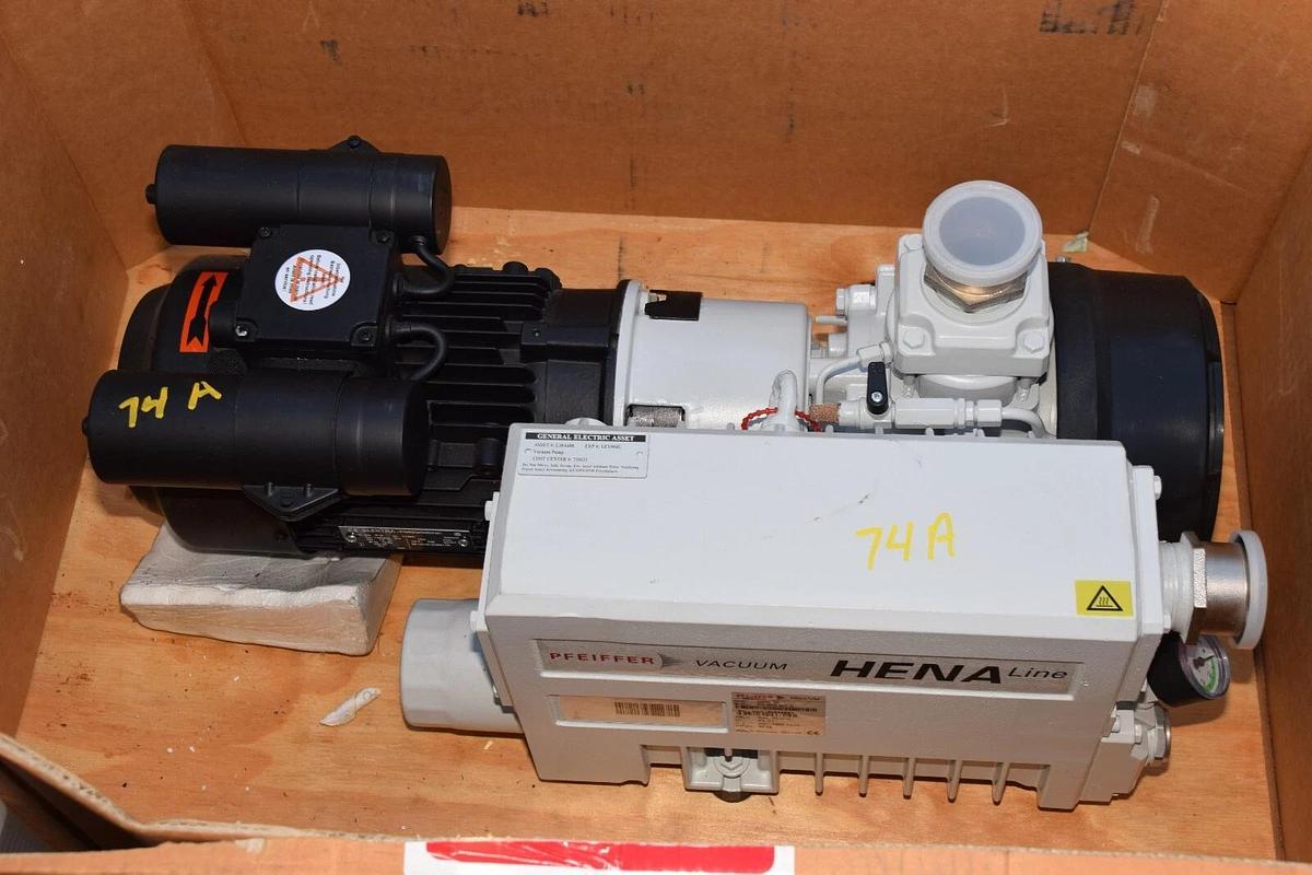 Pfeiffer Vacuum Vane Pump HENA Line Hena 25 PK D02 207 A  PKD02207A 1ph  (NEW)