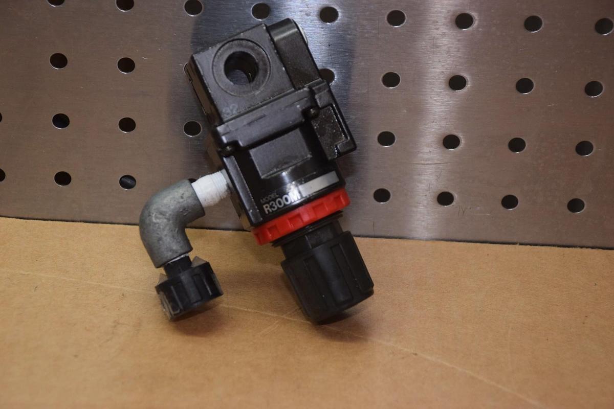 Used KOGANEI R300M R-300M 0.5-8.5kgf REGULATOR