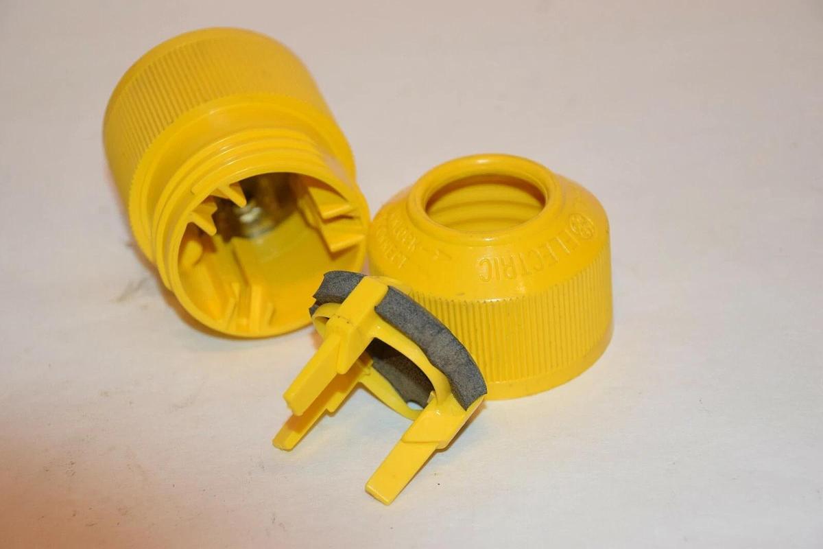 NEW GE GENERAL ELECTRIC L21 20A 120/208V 3 PHASE LOCKING PLUG