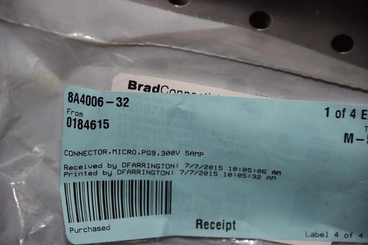 BRAD CONNECTIVITY / WOODHEAD 8A4006-32 8A400632 300V 5A STRAIGHT MALE CONN. NEW