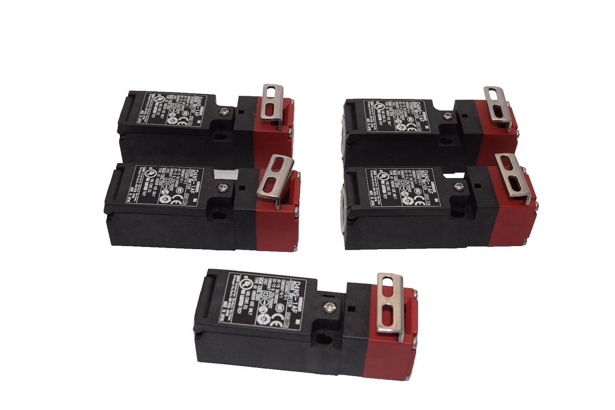 Used Omron D4NS-1AF 3A 240Vac Safety Door Switch - Lot of 5