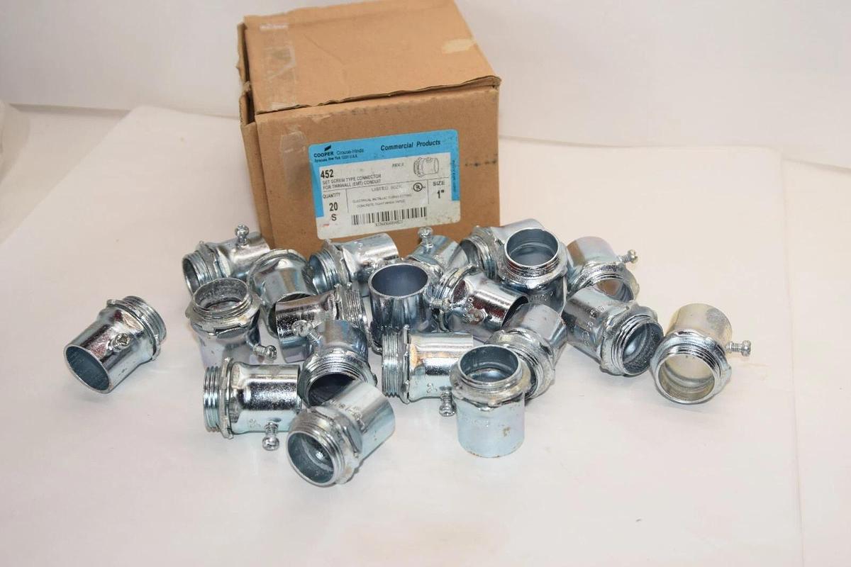 (NEW - Box of 20) COOPER 452 1" Set Screw Type Conduit Connector