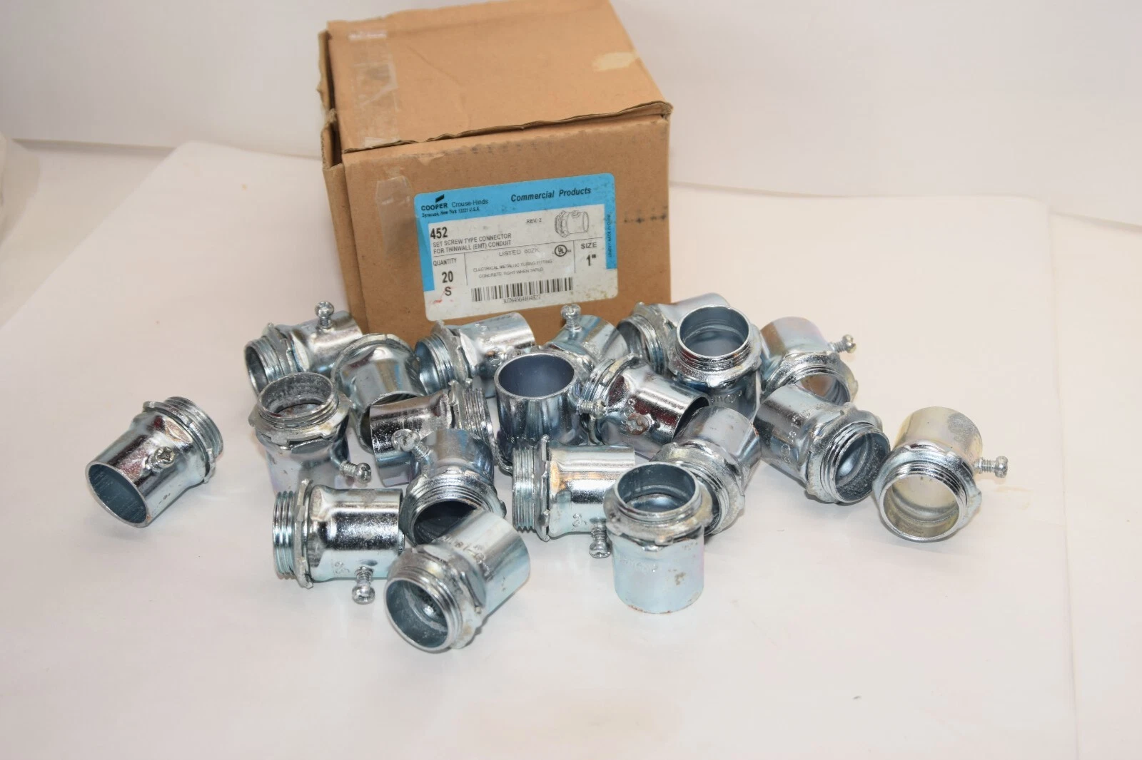(NEW - Box of 20) COOPER 452 1" Set Screw Type Conduit Connector