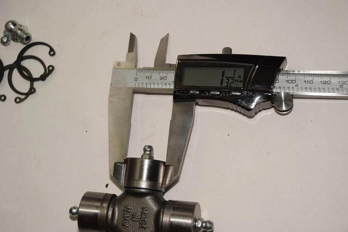 JOHNSON POWER 36932 1230CB-4PL1 4pt LUBE STYLE CROSS & BEARING NEW