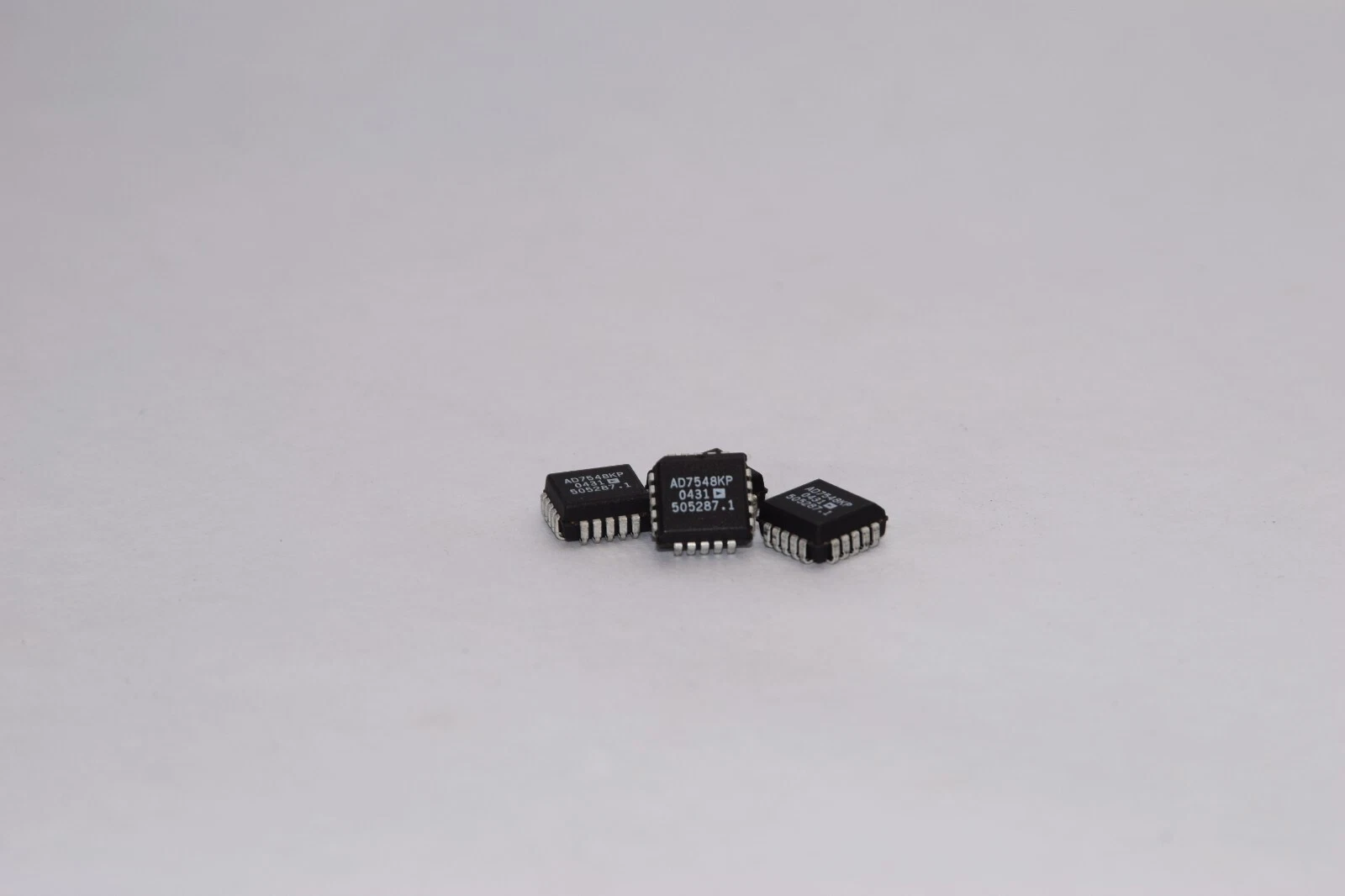(NEW - Lot of 4) ANALOG DEVICES AD7548KP Digital to Analog Conveter