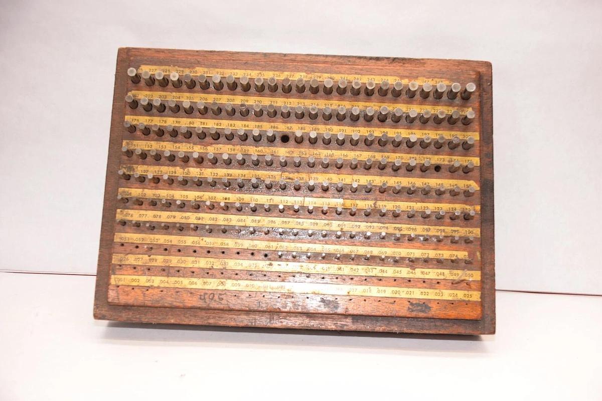 Used MEYER GAGE COMPANY .001-.226 00405A Pin Gauge Set *Missing some, read, see pics*