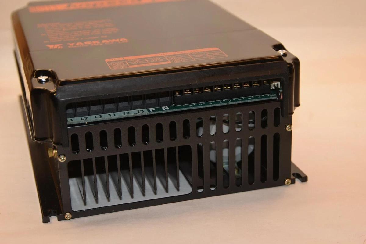 NEW- YASKAWA CIMR-G08A-20 CIMRG08A20 208/230V 3ph Juspeed-F Transistor Inverter