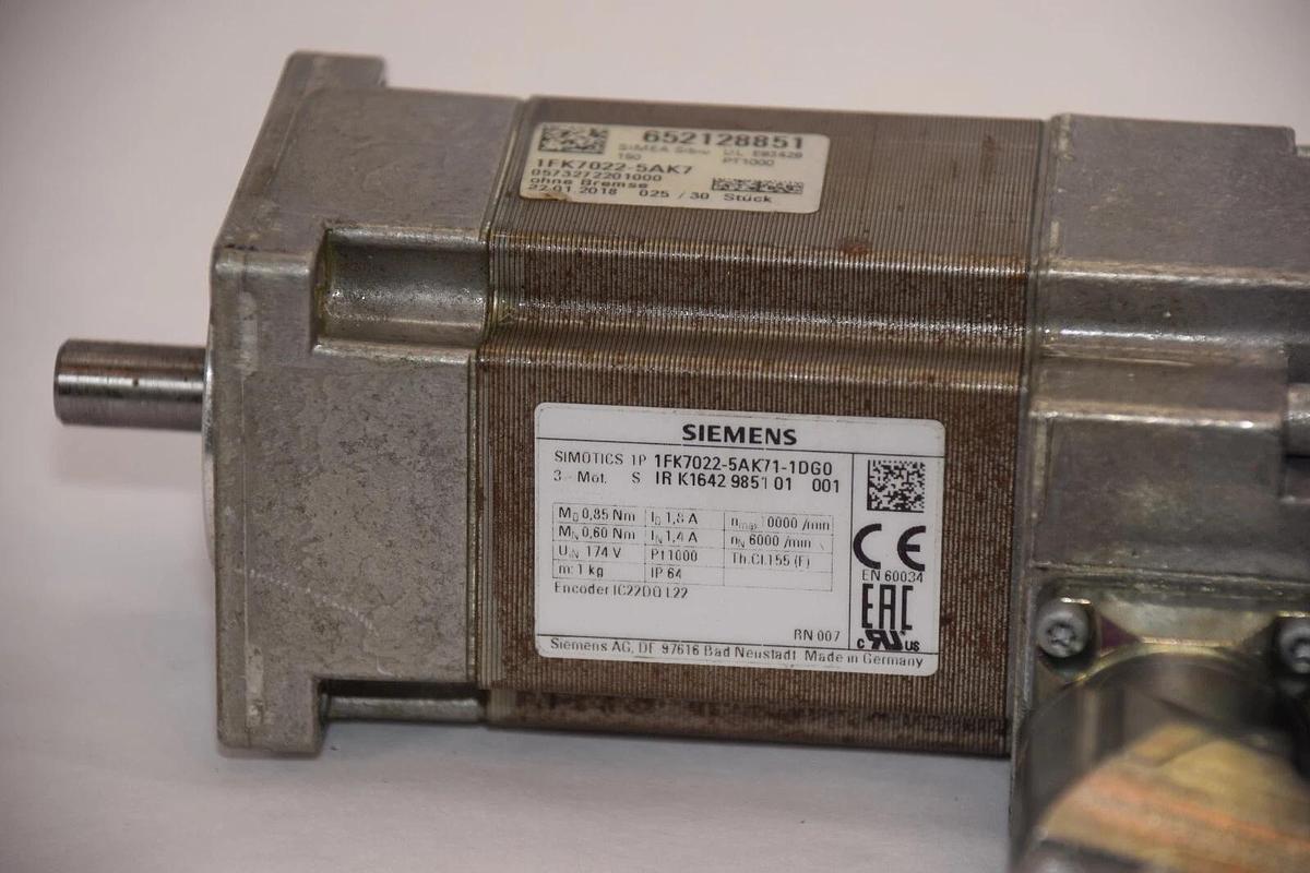 SIEMENS 1FK7022-5AK71-1DG0 ,  1FK7022-5AK71 9mm Shaft Servo Motor