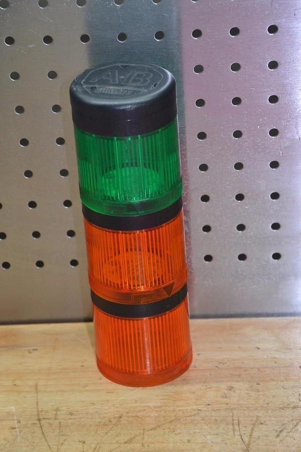 Used ALLEN BRADLEY AMBER 855T-B12DN5 / GREEN 855T-B12DN3 SERIES B STACK LIGHT