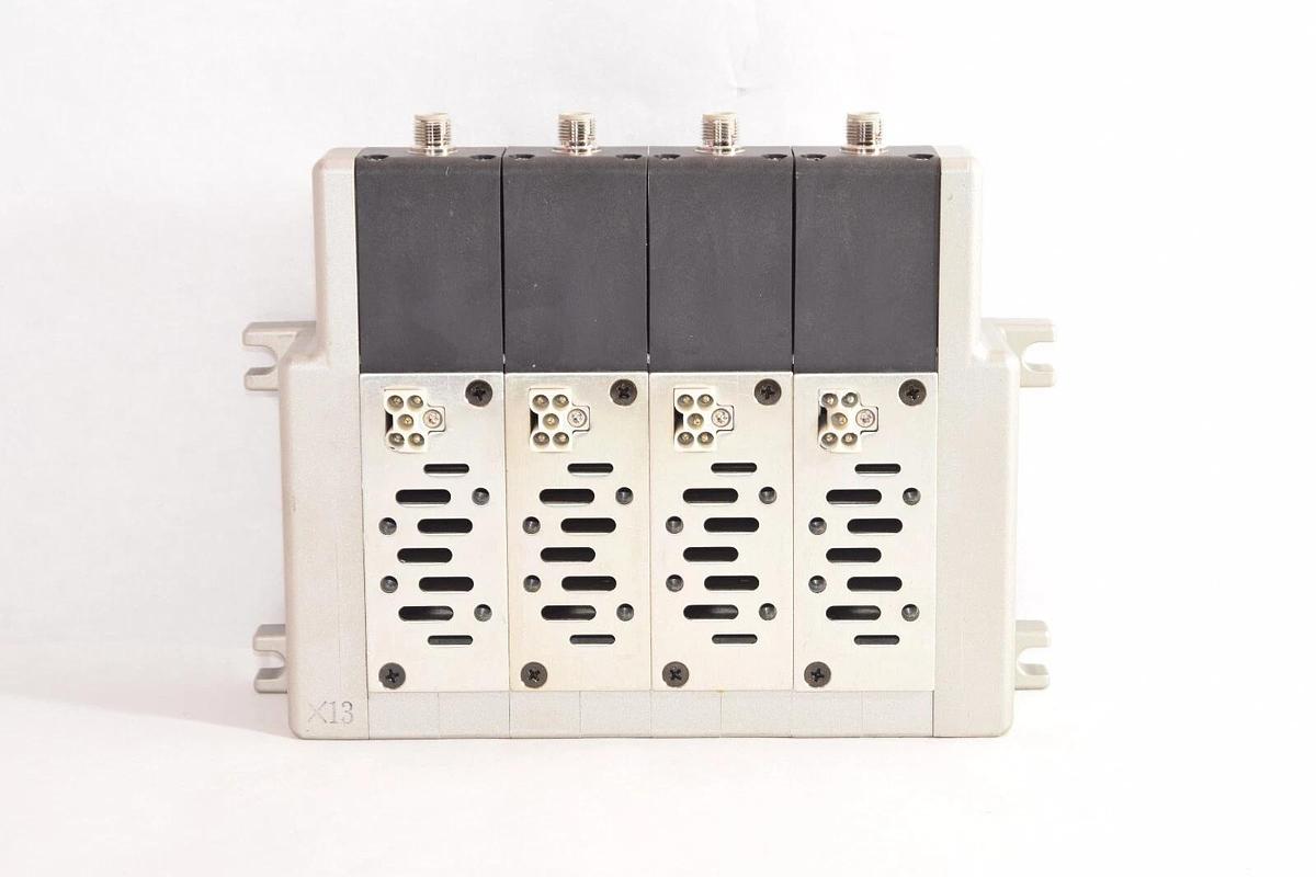 (NEW) SMC VV814-03S-W04BT-X13 Pneumatic Manifold *Cosmetic Damage*