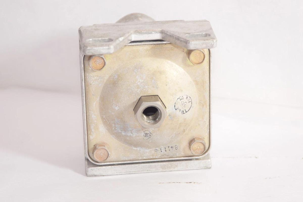 Used BARKSDALE CONTROLS VCD2H-H18SS .8-30HG/Vac 30" HG/Vac Pressure Switch