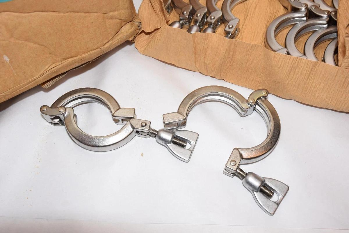 (NEW - Box of 85) TOYO 13MHHM 2" Stainless Steel Sanitary Clamp Fitting