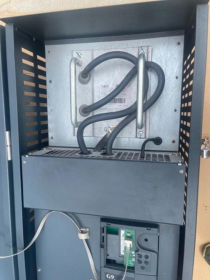 Used Toshiba Transistor Inverter G9 Adj Speed Drive VT130G9U415K 150kva 150hp 380/480