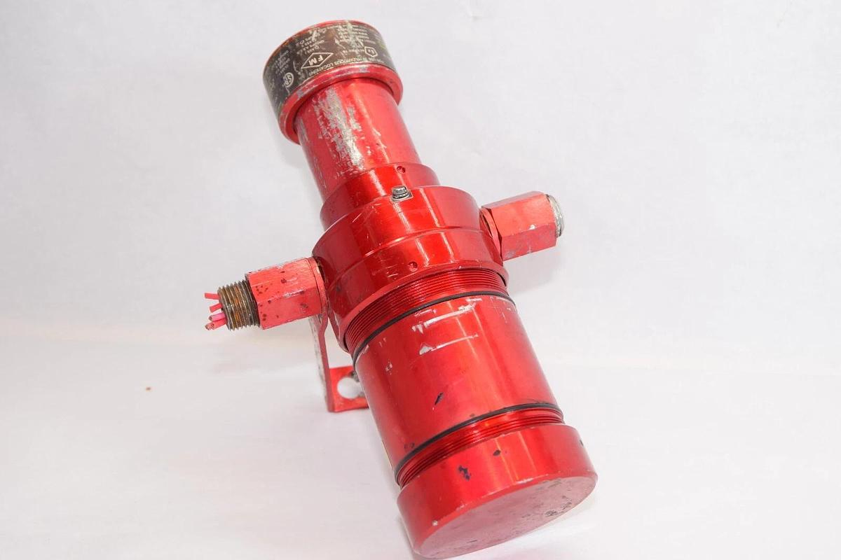 Used Det-tronics UV600 B4704 UV600B4704   UV Fire Detector  120v CLASS 1 ENCLOSURE 4