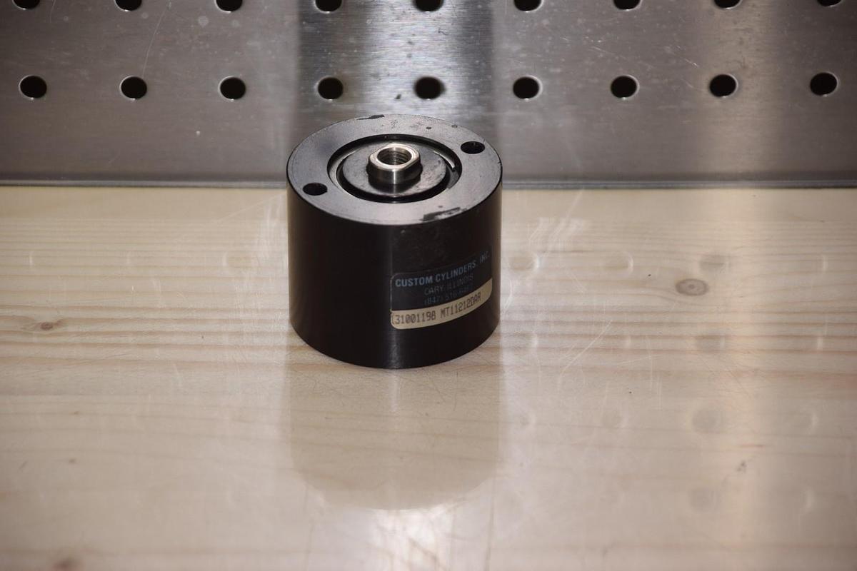 CUSTOM CYLINDERS INC MT11212DAR 31001198 AIR CYLINDER  NEW