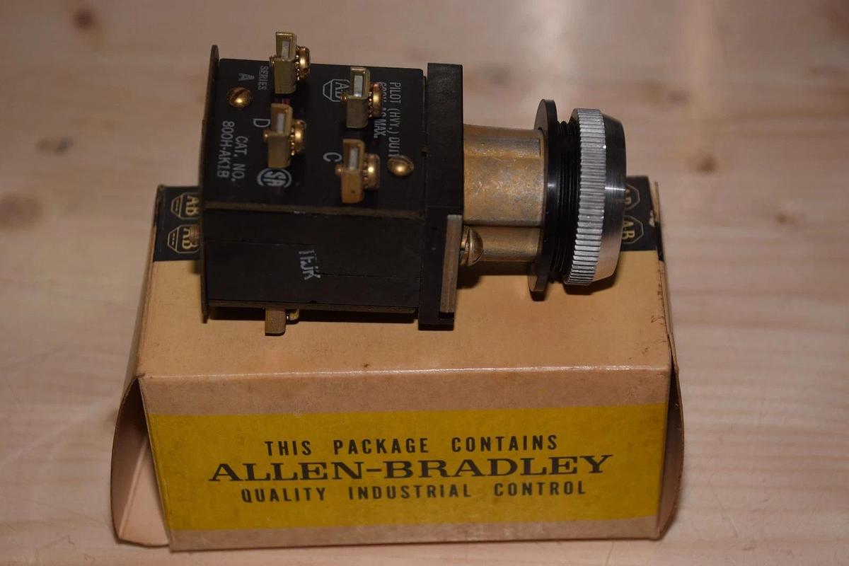 ALLEN BRADLEY 800H-AK1B 800H AK1B 800HAK1B SER A FLUSH HEAD PUSH BUTTON NEW