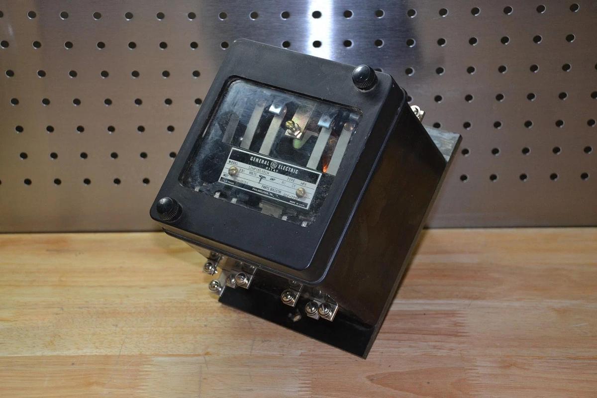 Used GENERAL ELECTRIC 12HFA51A51H TYPE HFA 230V 60A MULTICONTACT AUXILARY RELAY
