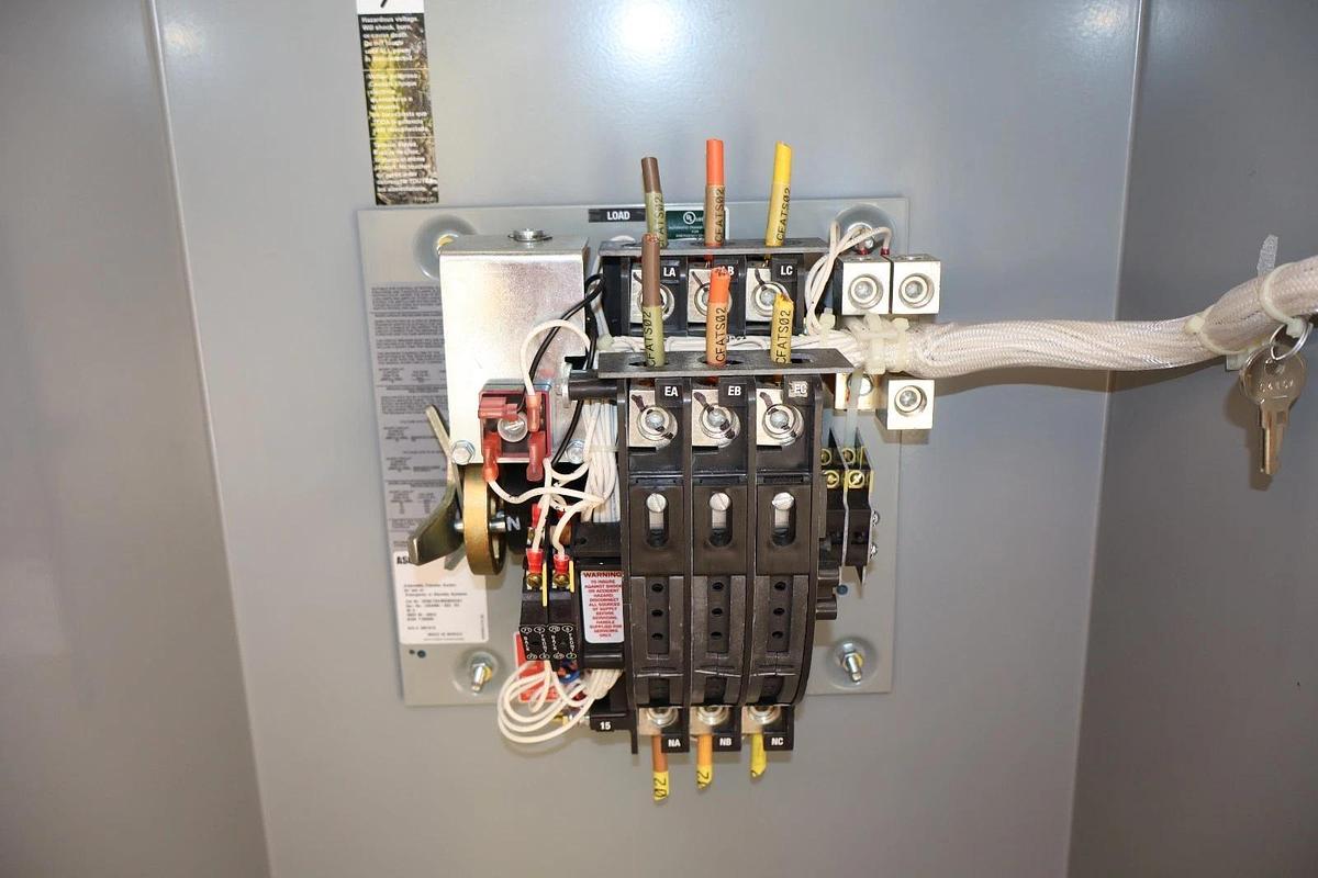 Asco Emerson Automatic Transfer Switch D03ATSA30030NGXC 30A 480v (New, take out)