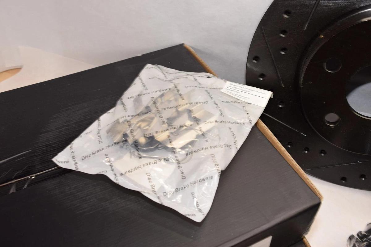 R1 CONCEPTS B09FP2NKDM Disc Front Brake Rotors Black w/ Ceramic Pads (NEW)