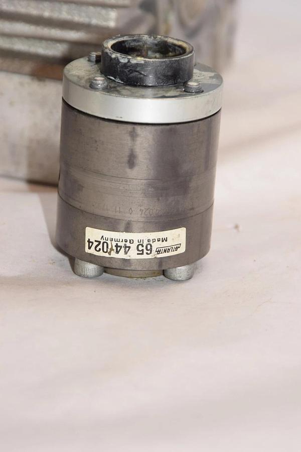 Used ATLANTA 58 84 509 635kw 4000U/min Gear Reducer *Chipped*