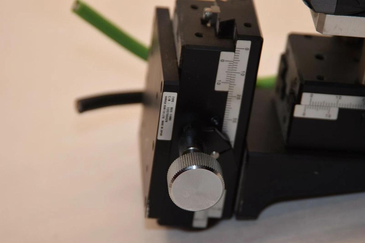 Used KEYENCE 2D Code Reader SR-D100H with precision mount B05-14NH A47-4