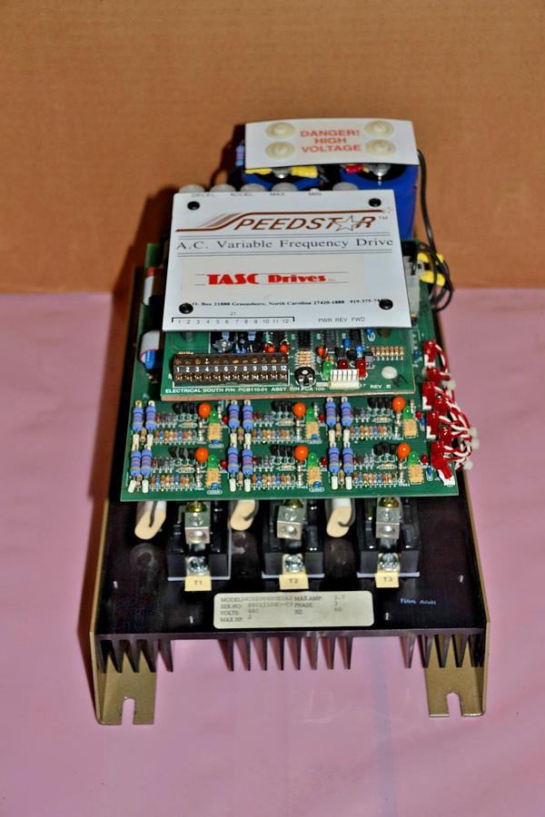 Used PEEDSTAR VARIABLE FREQUENCY DRIVE 34C020V480E162 2hp 2HP 3ph 3.7A