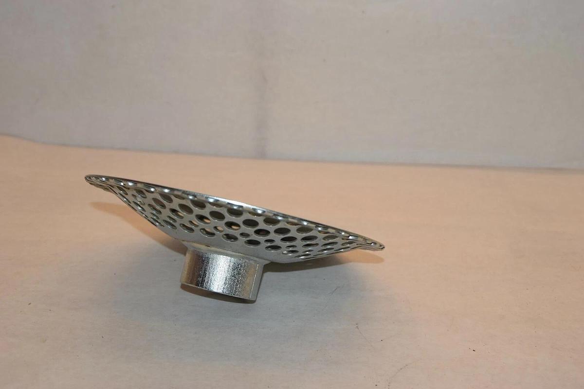 Used NO NAME 7.5" 1.5"NPT PUMP FOOT STRAINER