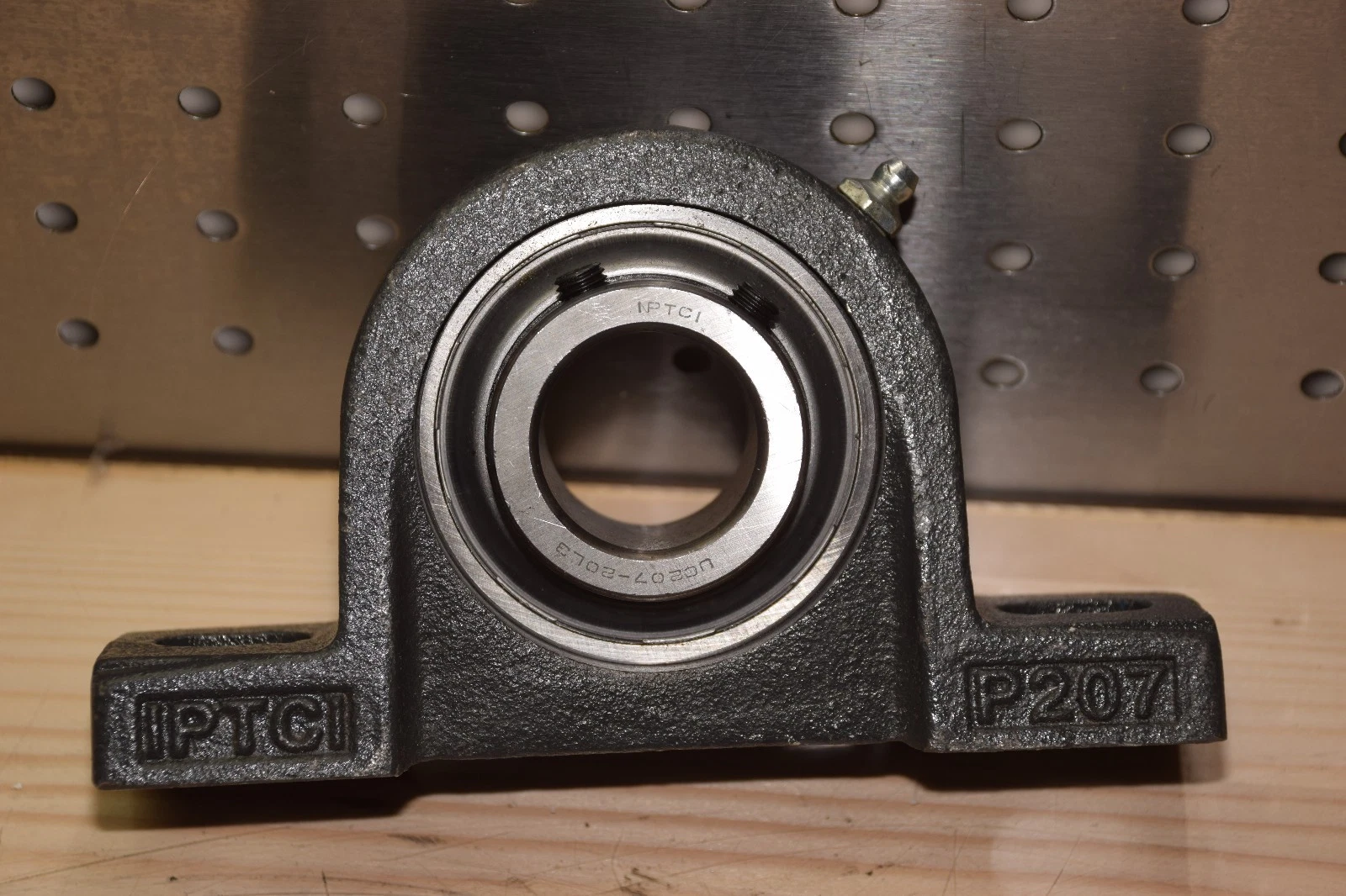 IPTCI P207 UC207-20L3 1-1/8" BORE BEARING NEW