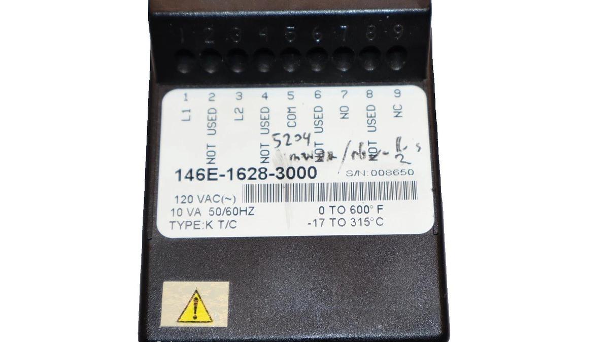 Used Watlow 146E-1628-3000 Temperature Controller