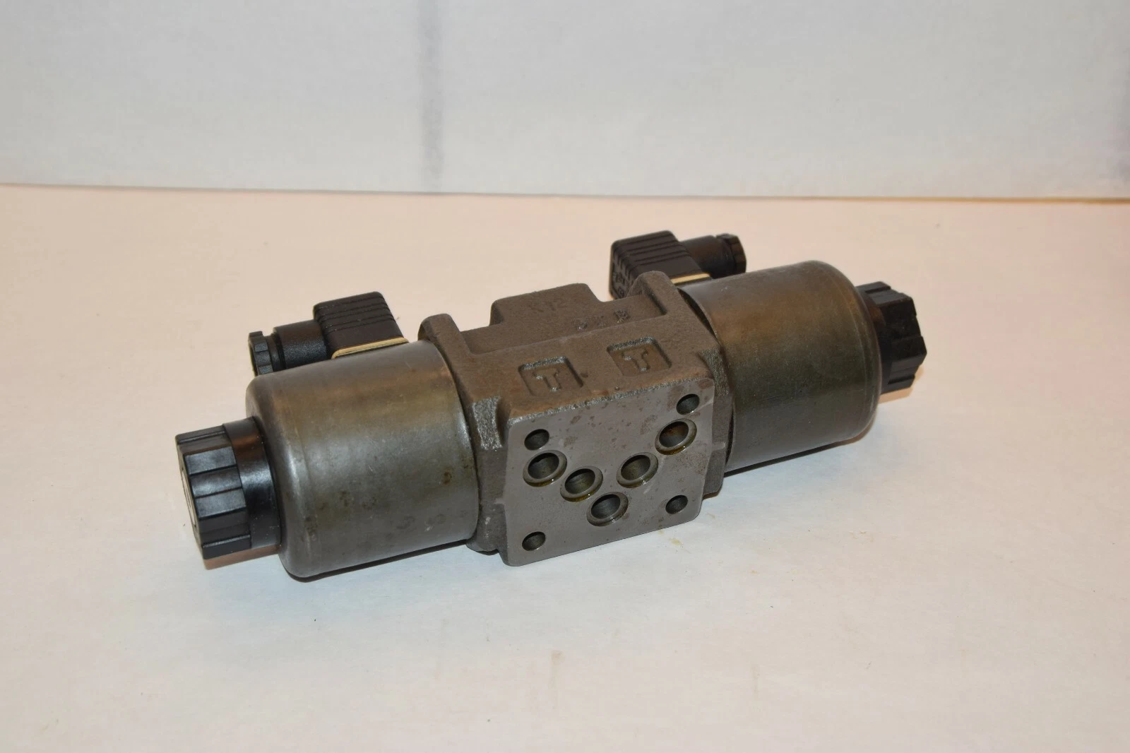 Used NACHI SA-G03C6SD2-E21 EBB80-C5 Solenoid Operated Directional Valve