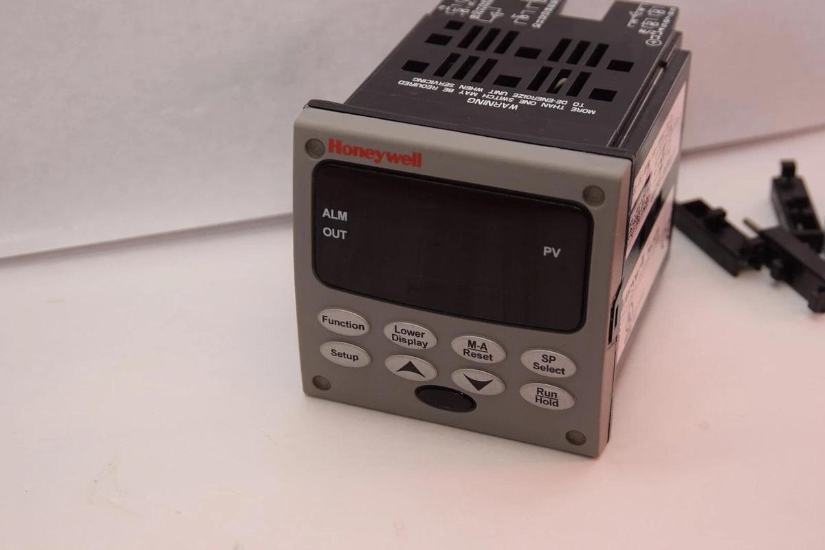 Used HONEYWELL DC2500-EE-0000-100-10000-00-0 90-250Vac Universal Digital Controller