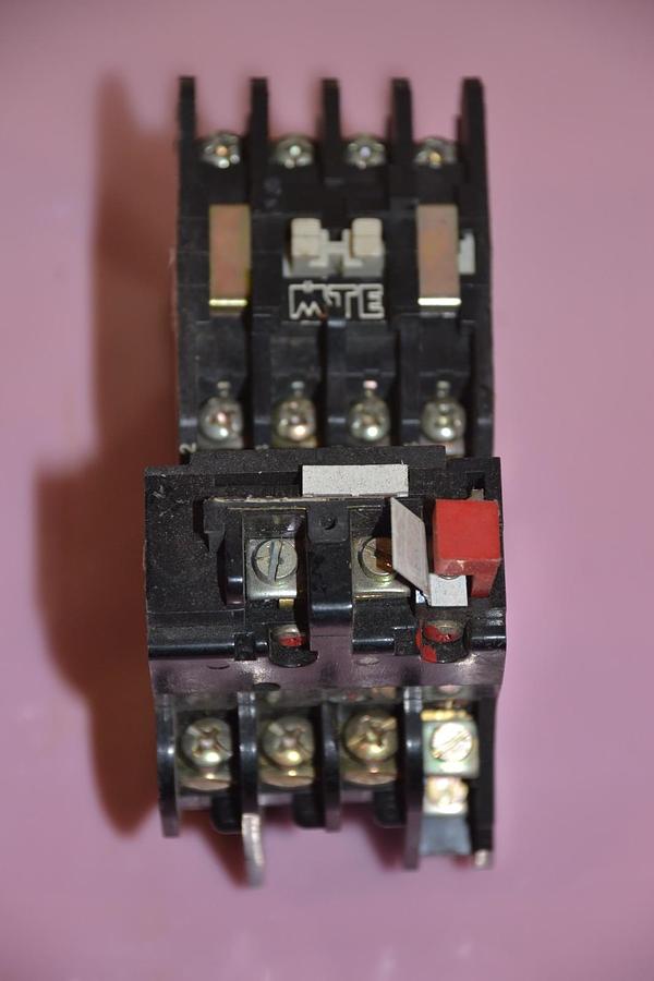 Used MTE CONTACTOR AXCR 0410 AXCR0410 AXCR-0410 110V 60 HZ AC-3 BS 4941 AXTO