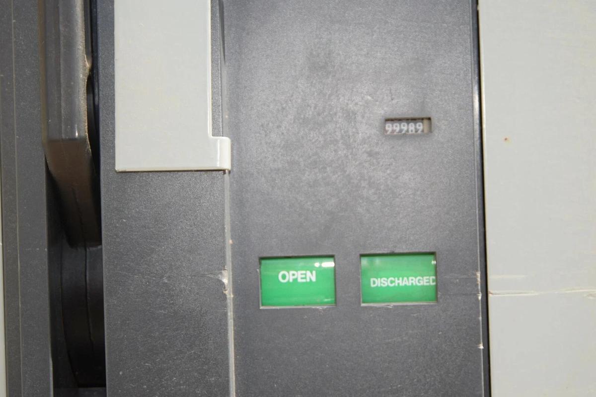 Used Square D 15 KV DST2V Medium Voltage Circuit Breaker V5FM7233000A 2000 Amp 2000A